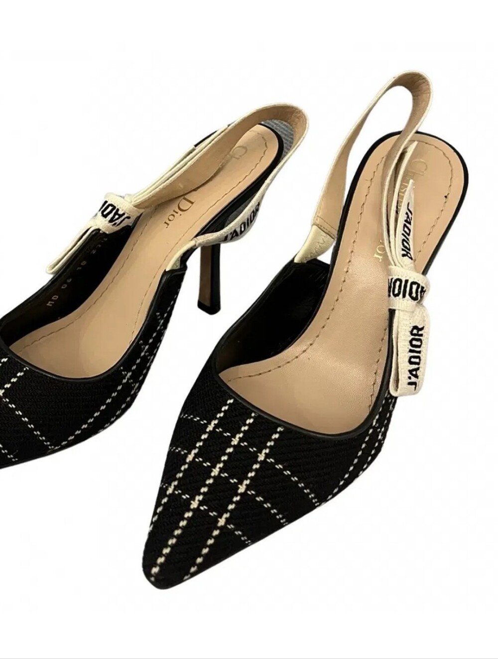 Get In Ur Heels Bit*hes - Picture 2 of 3